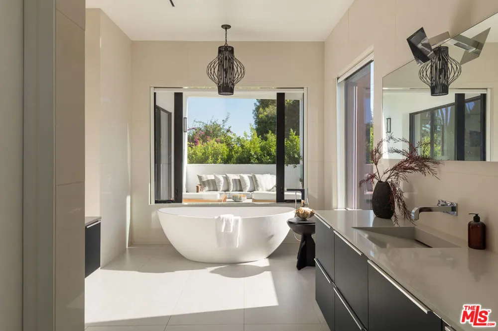 1609 Stanley Avenue Los Angeles, CA 90046