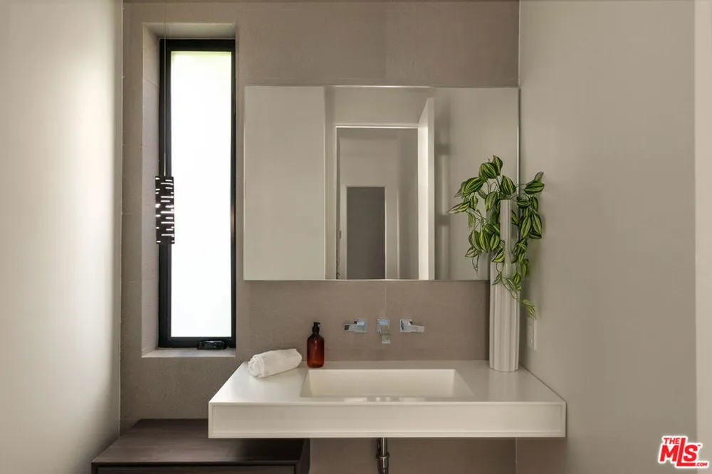 1609 Stanley Avenue Los Angeles, CA 90046