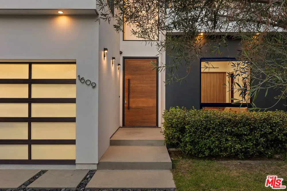 1609 Stanley Avenue Los Angeles, CA 90046