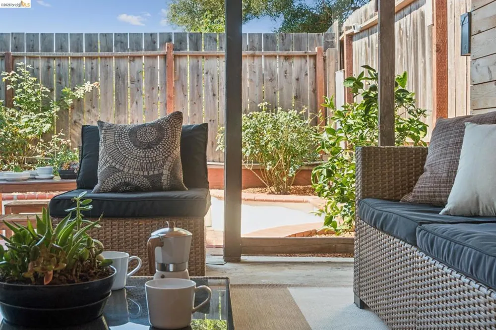 3936 Agua Vista St Oakland, CA 94601