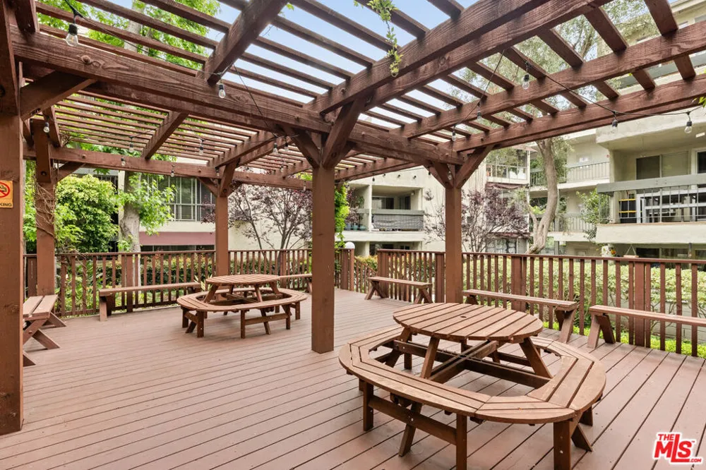 4900 Overland Avenue #196 Culver City, CA 90230