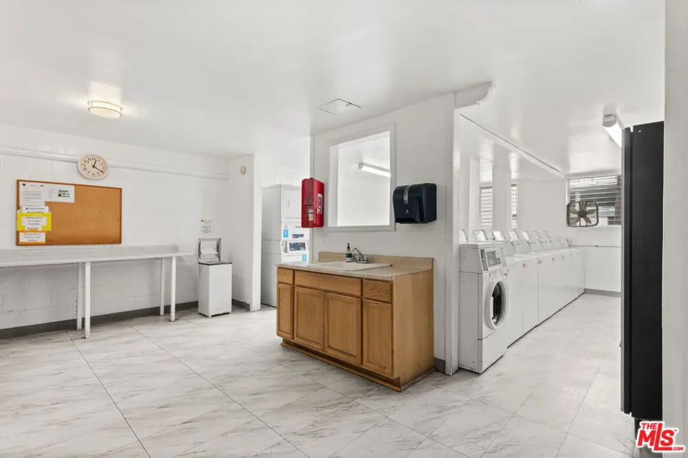 4900 Overland Avenue #196 Culver City, CA 90230