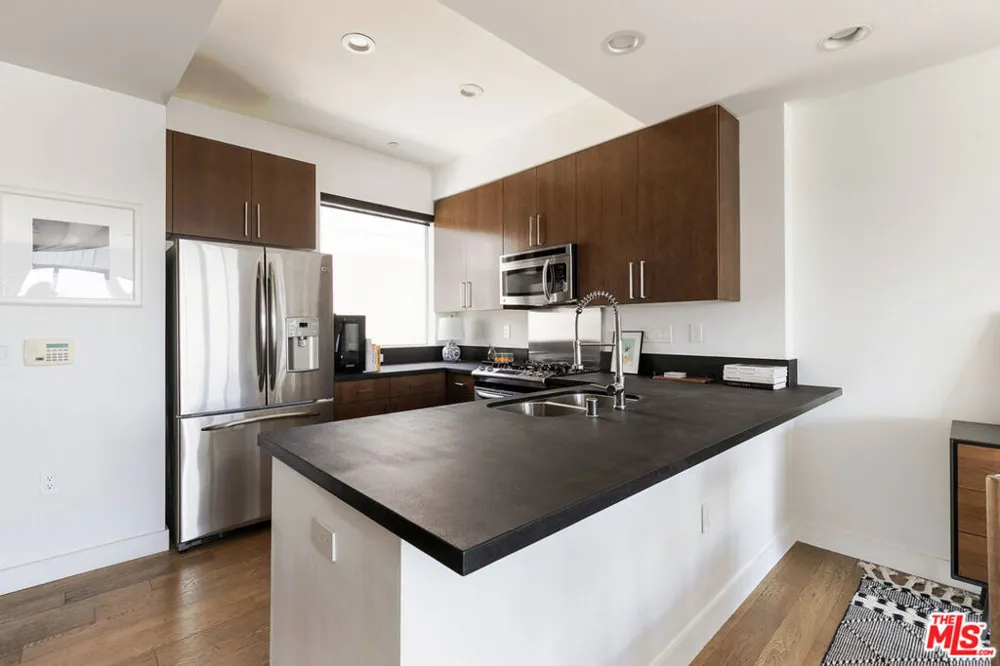 6001 Carlton Way #410 Los Angeles, CA 90028