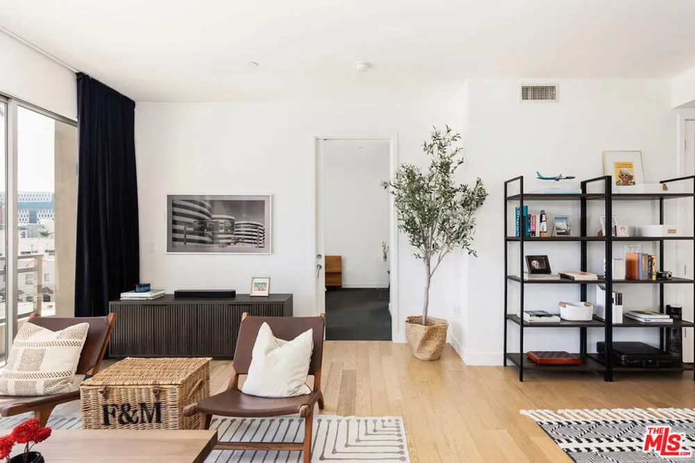 6001 Carlton Way #410 Los Angeles, CA 90028