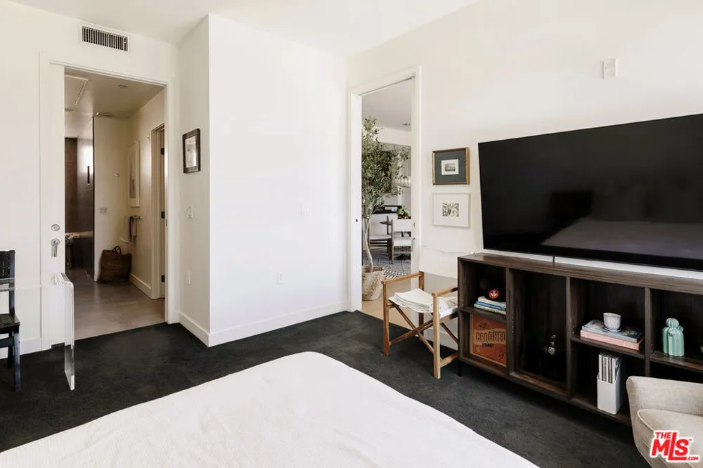 6001 Carlton Way #410 Los Angeles, CA 90028