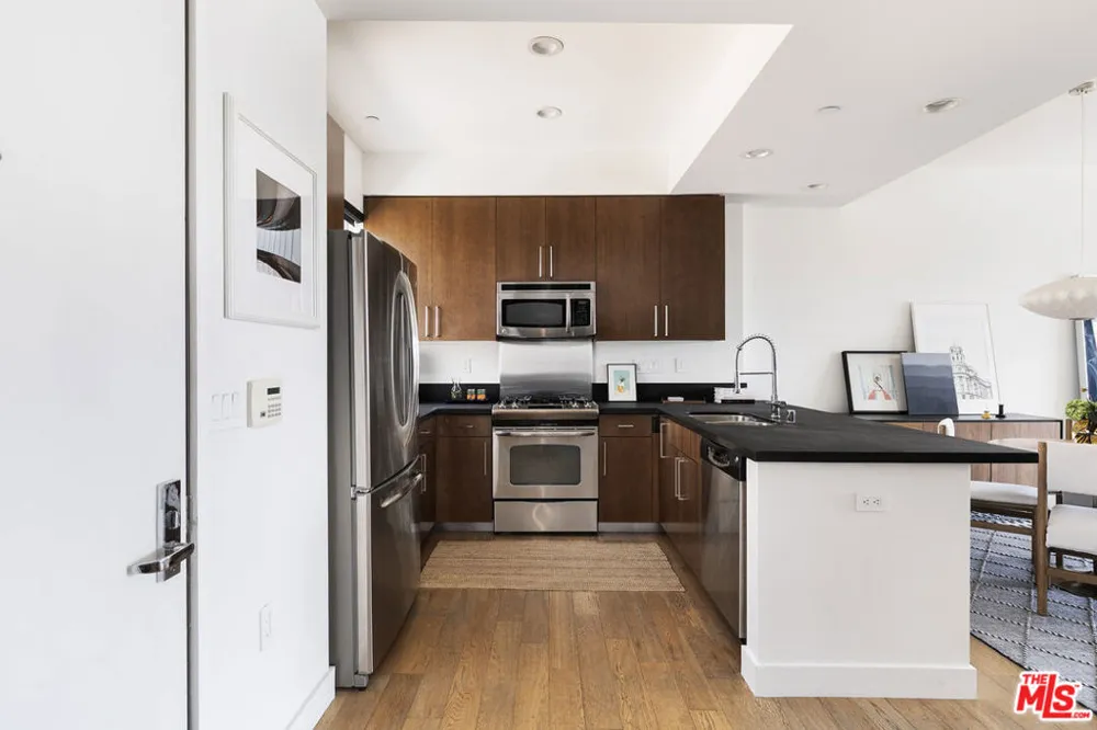 6001 Carlton Way #410 Los Angeles, CA 90028