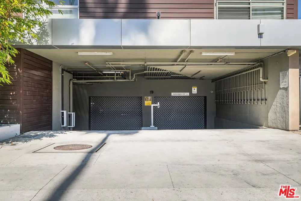 6001 Carlton Way #410 Los Angeles, CA 90028