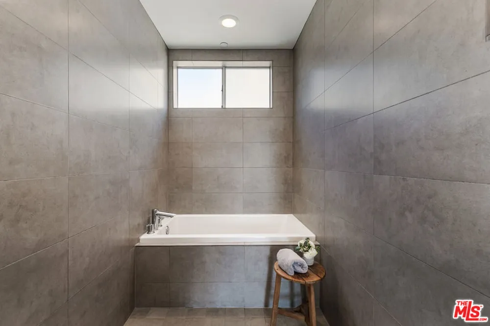 6001 Carlton Way #410 Los Angeles, CA 90028