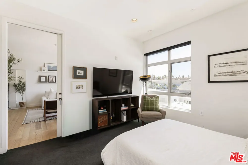 6001 Carlton Way #410 Los Angeles, CA 90028