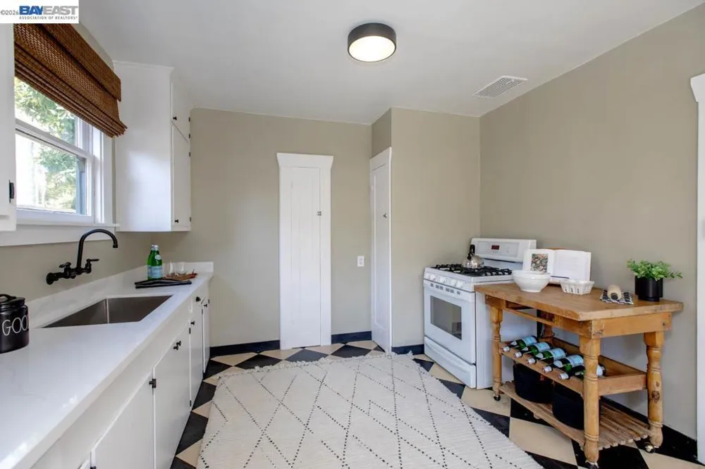 1023 Willow St Alameda, CA 94501