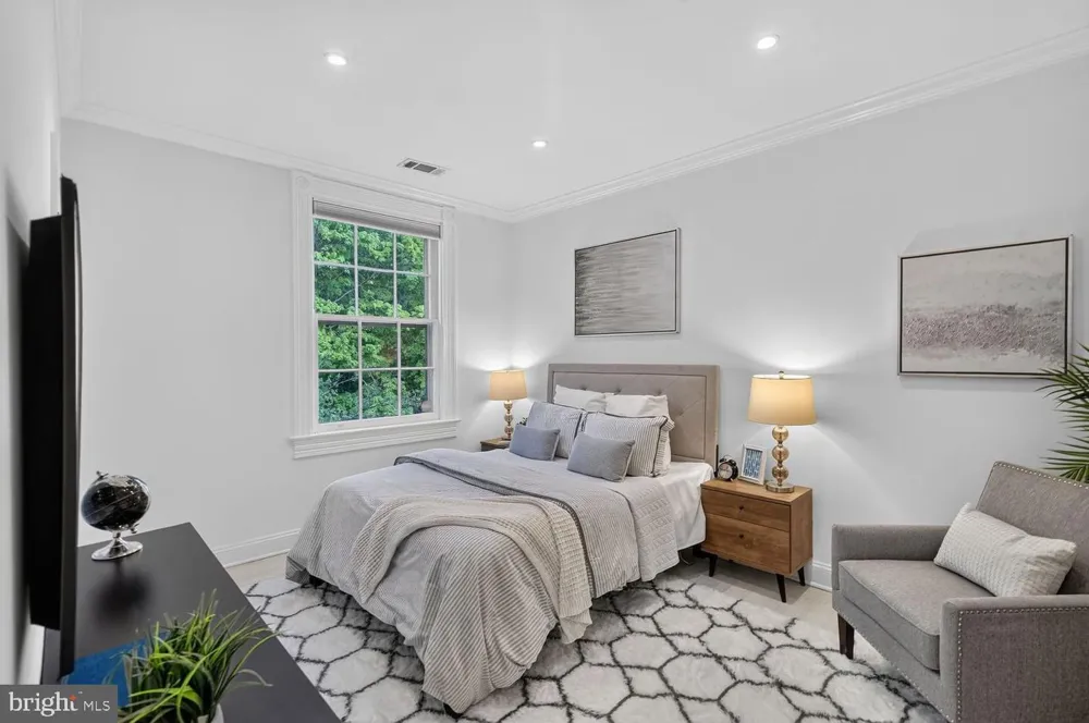 1632 30TH STREET NW #9 Washington, DC 20007