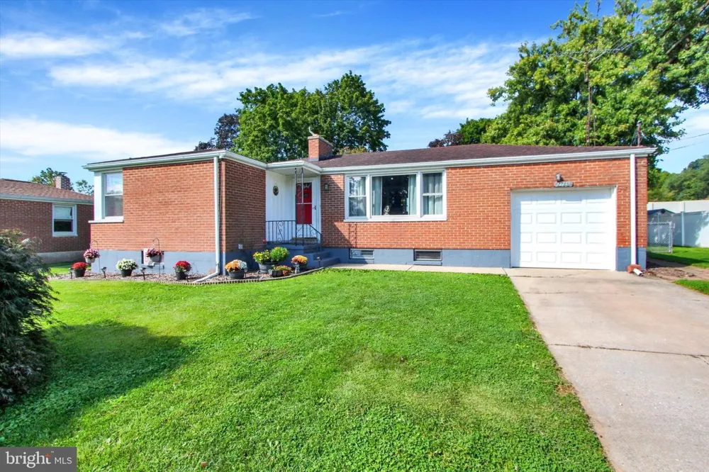 2786 CLEARBROOK BLVD York, PA 17406