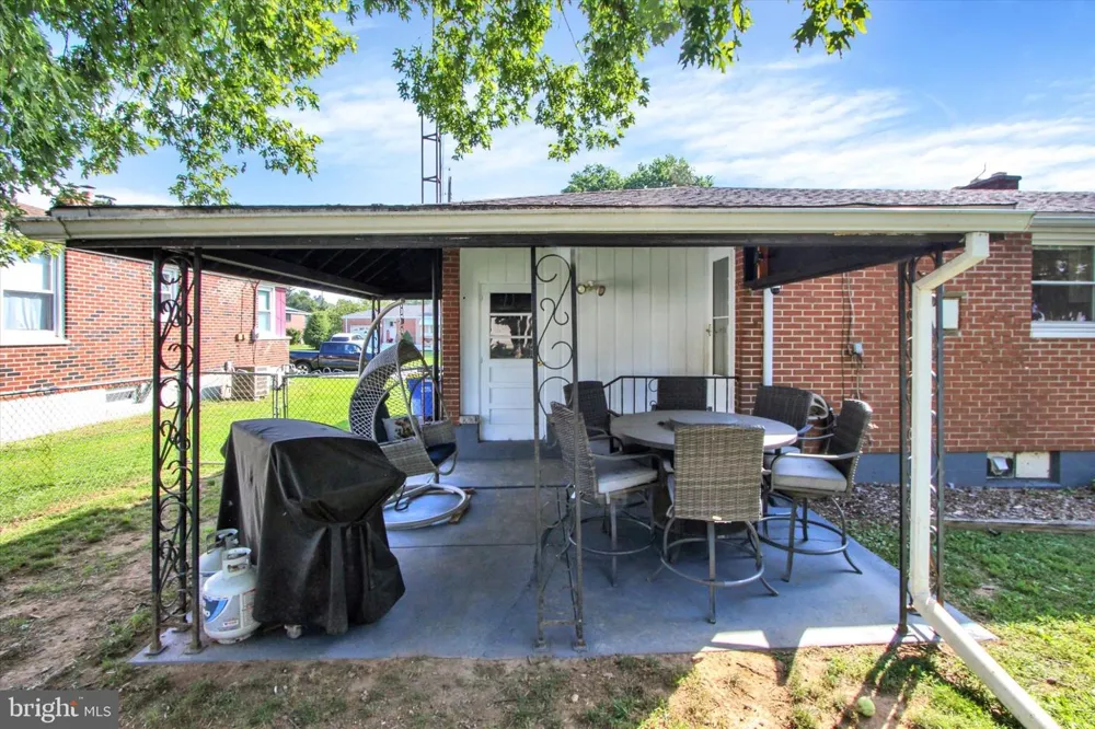 2786 CLEARBROOK BLVD York, PA 17406