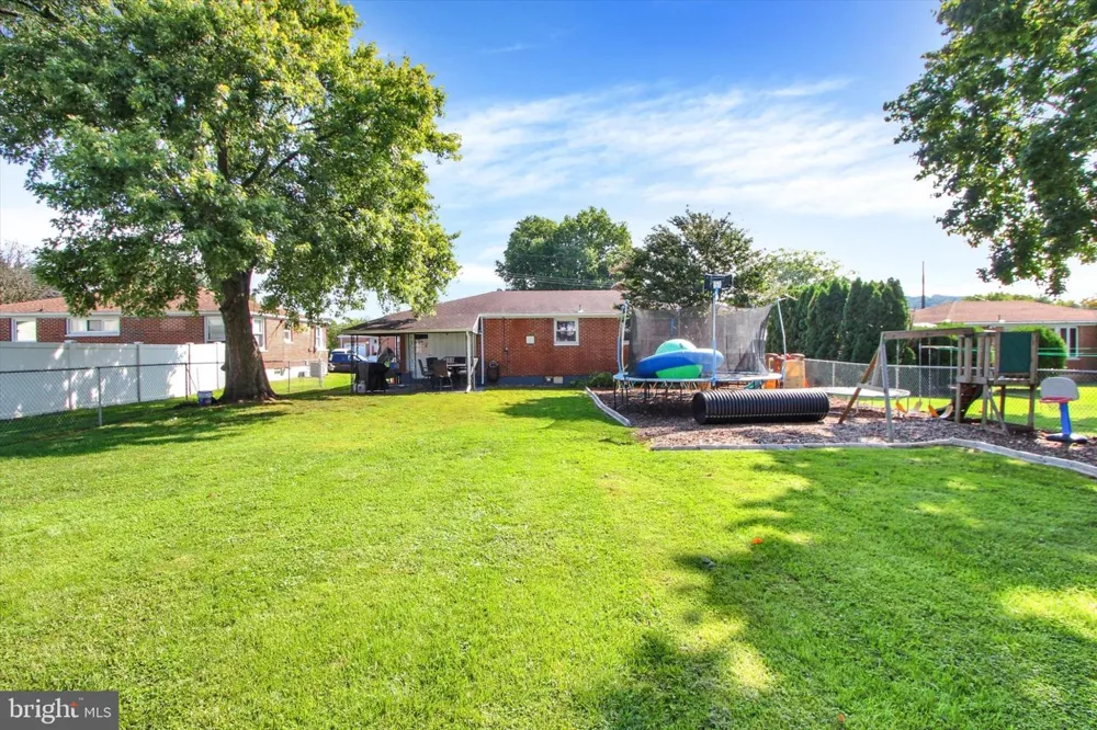 2786 CLEARBROOK BLVD York, PA 17406