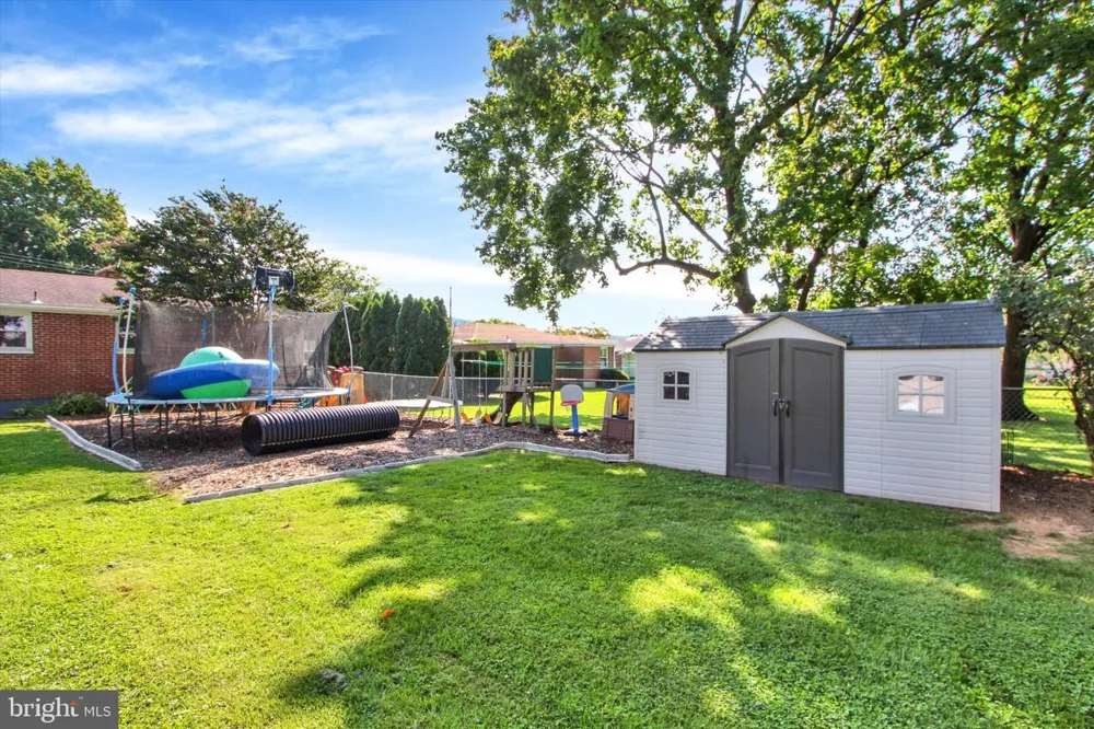 2786 CLEARBROOK BLVD York, PA 17406