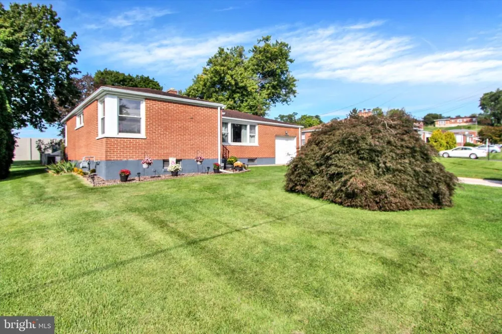 2786 CLEARBROOK BLVD York, PA 17406