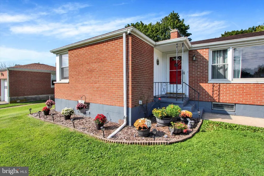 2786 CLEARBROOK BLVD York, PA 17406