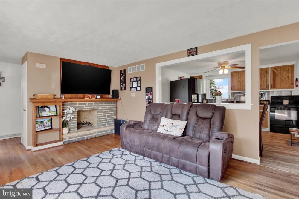 2786 CLEARBROOK BLVD York, PA 17406