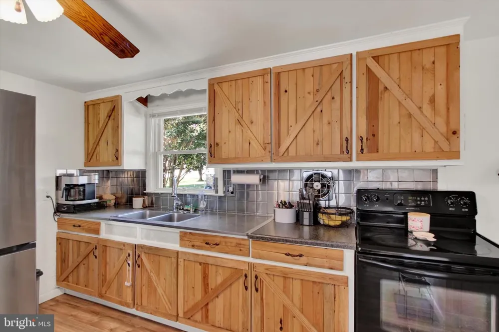 2786 CLEARBROOK BLVD York, PA 17406