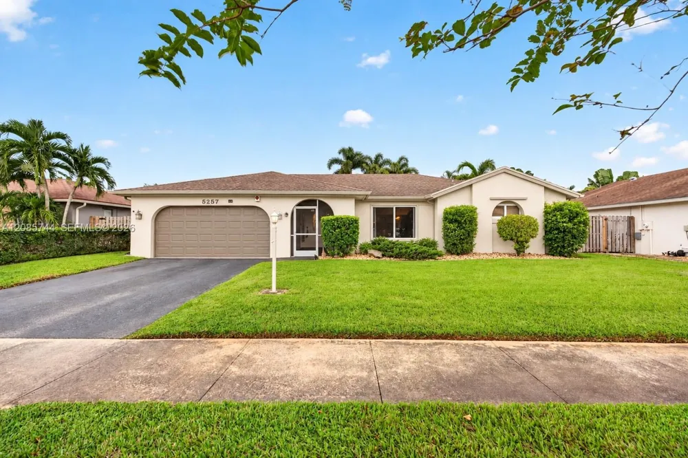 5257 SW 116th Ter Cooper City, FL 33330
