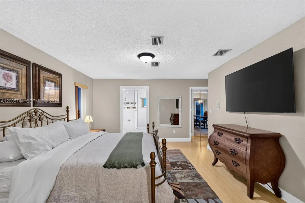 5257 SW 116th Ter Cooper City, FL 33330
