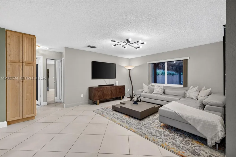 5257 SW 116th Ter Cooper City, FL 33330