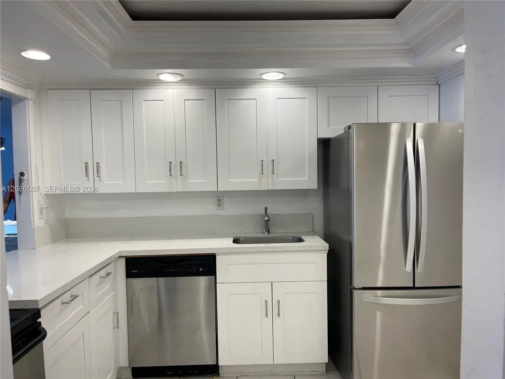 800 Parkview Dr #106 Hallandale Beach, FL 33009
