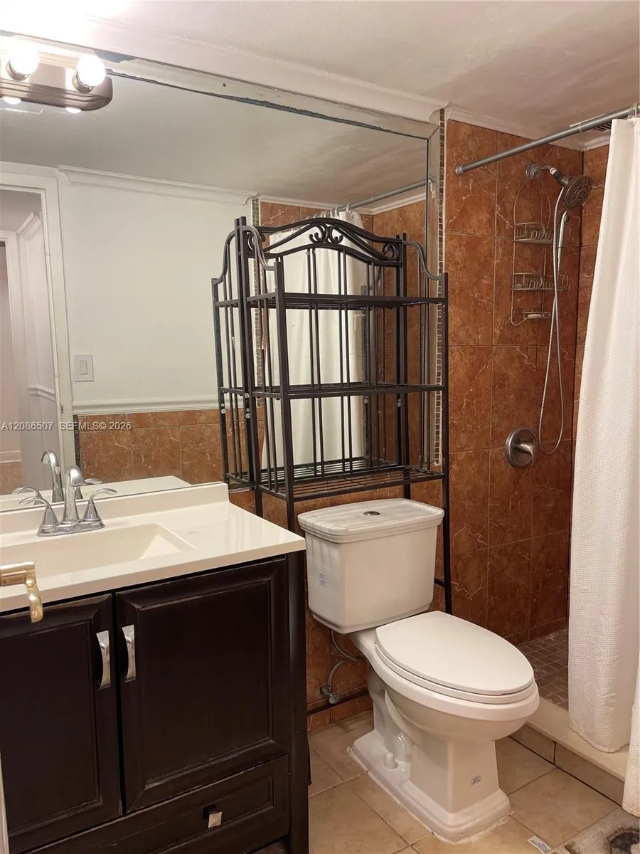800 Parkview Dr #106 Hallandale Beach, FL 33009