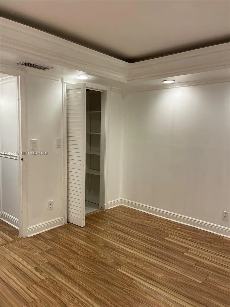 800 Parkview Dr #106 Hallandale Beach, FL 33009