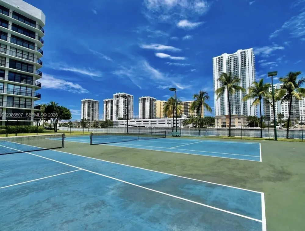 800 Parkview Dr #106 Hallandale Beach, FL 33009