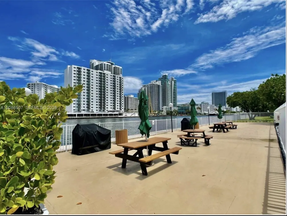 800 Parkview Dr #106 Hallandale Beach, FL 33009