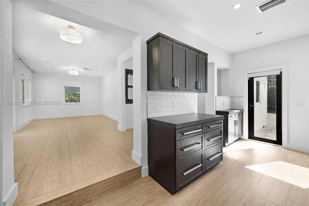 6476 SW 10th Ter West Miami, FL 33144