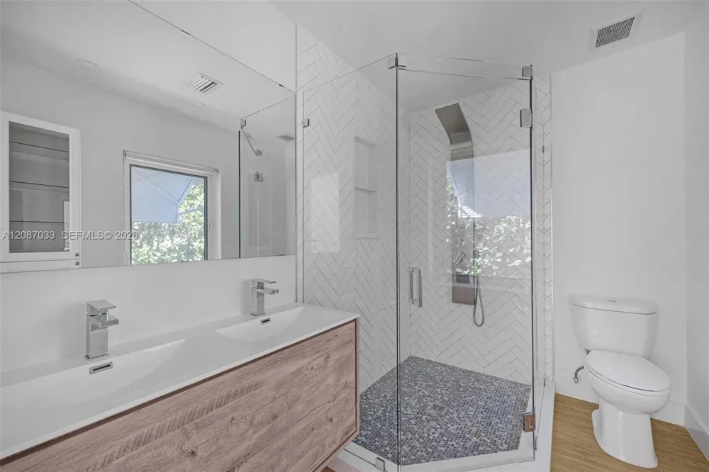 6476 SW 10th Ter West Miami, FL 33144