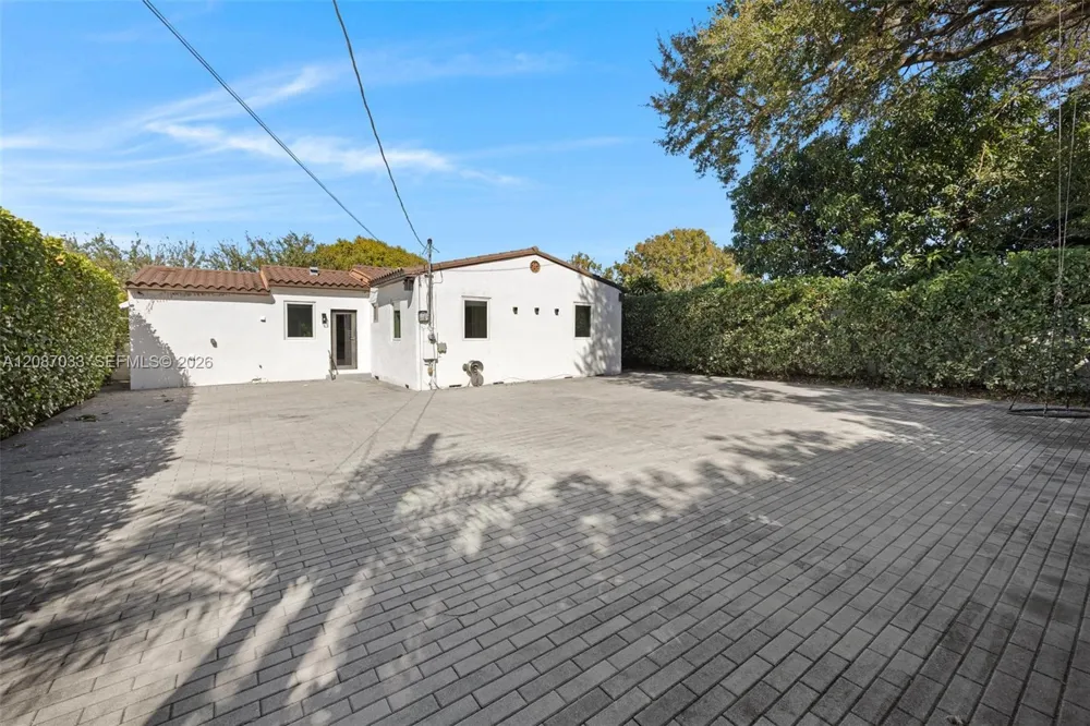 6476 SW 10th Ter West Miami, FL 33144