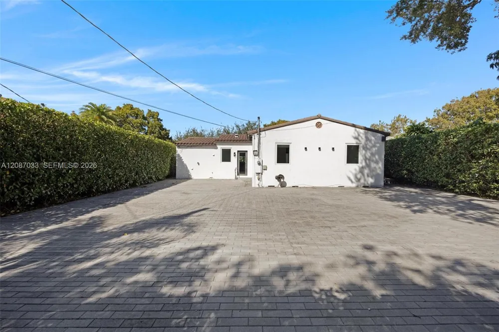 6476 SW 10th Ter West Miami, FL 33144