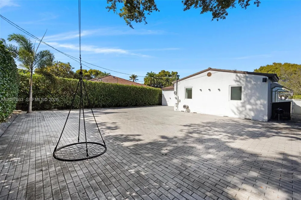 6476 SW 10th Ter West Miami, FL 33144