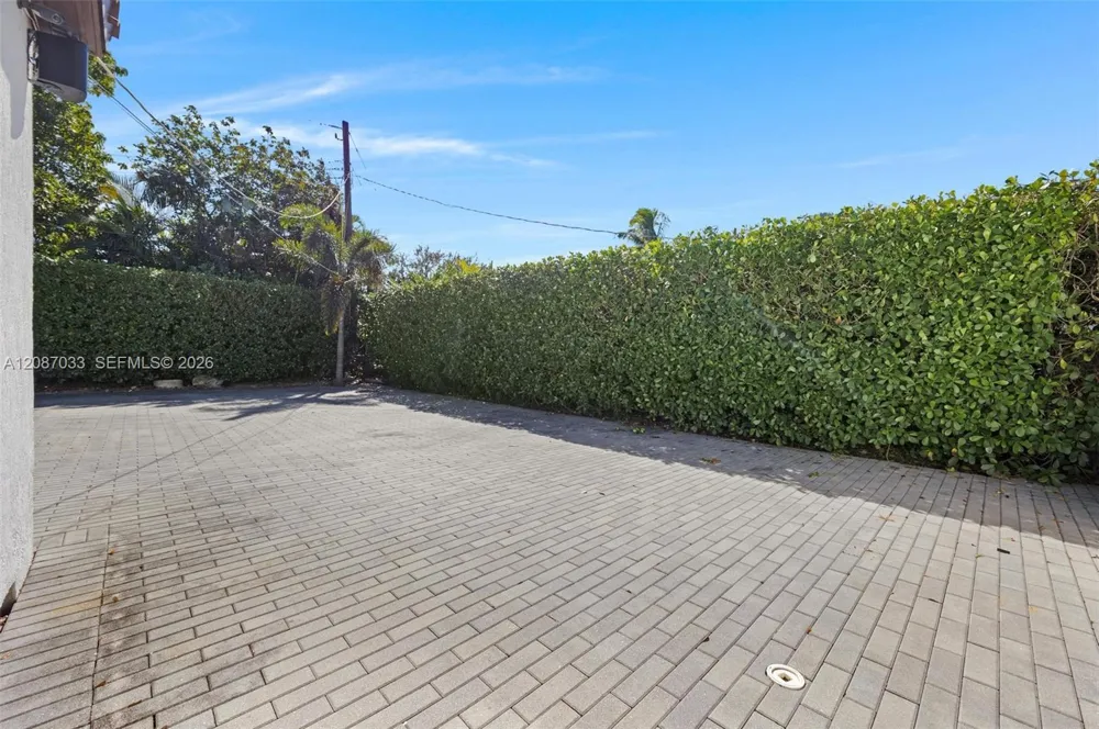 6476 SW 10th Ter West Miami, FL 33144