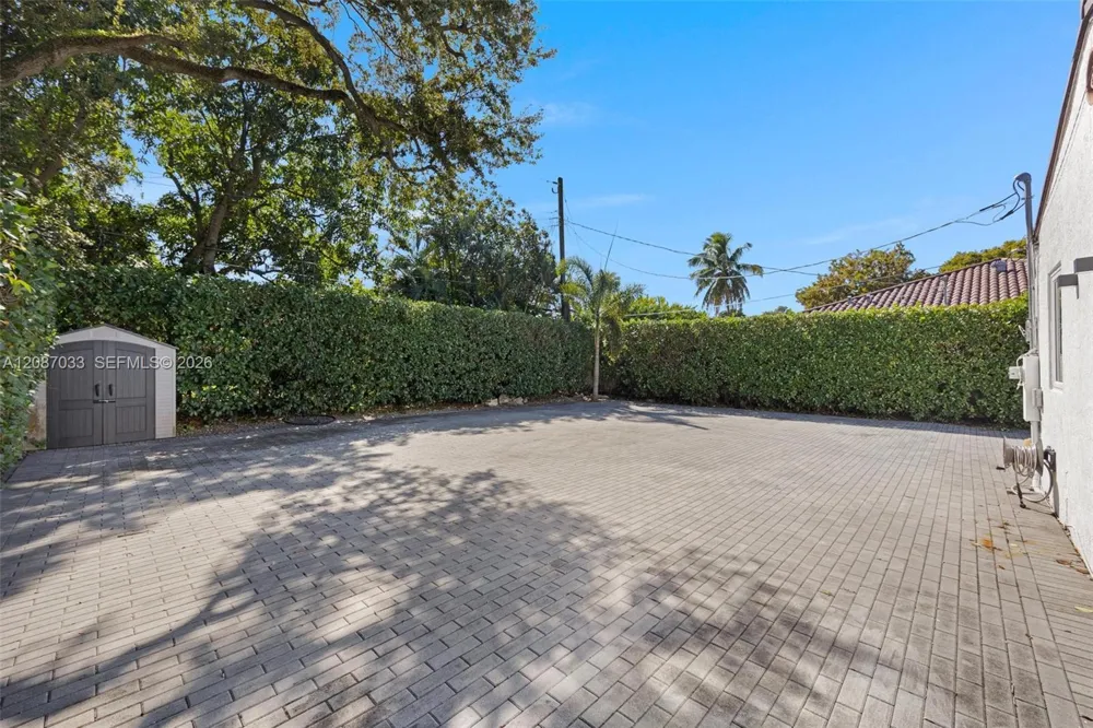 6476 SW 10th Ter West Miami, FL 33144