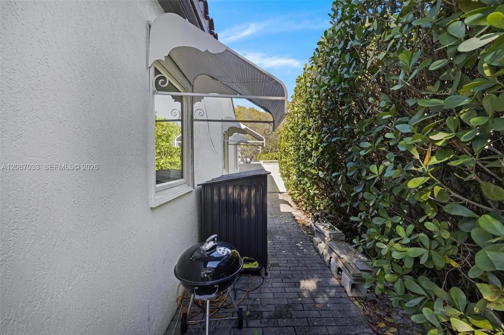6476 SW 10th Ter West Miami, FL 33144
