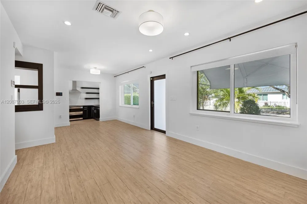 6476 SW 10th Ter West Miami, FL 33144