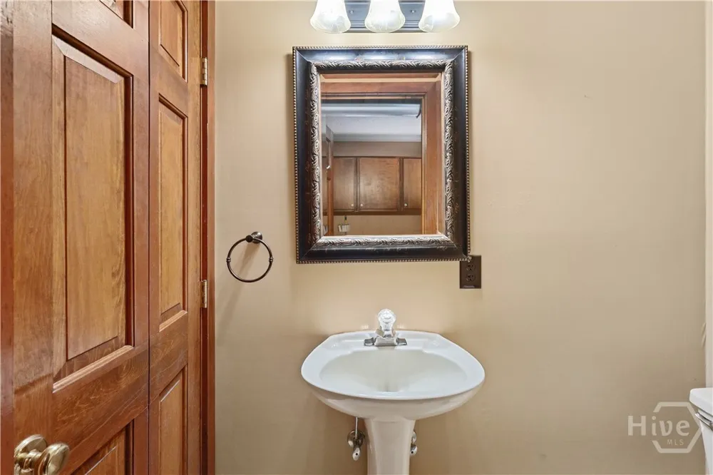 123 Rose Dhu Road Savannah, GA 31419