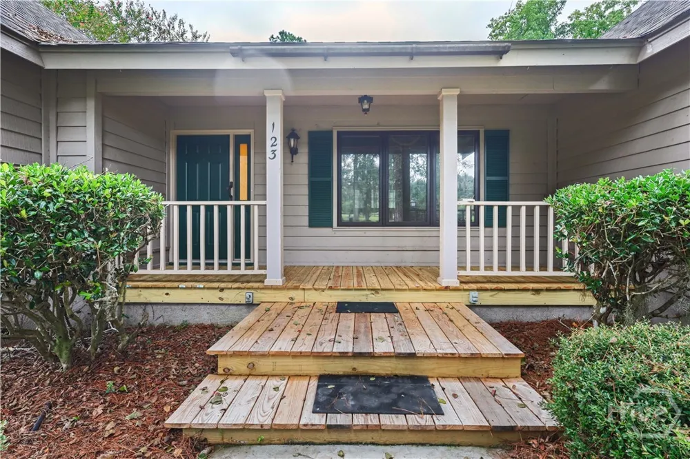 123 Rose Dhu Road Savannah, GA 31419