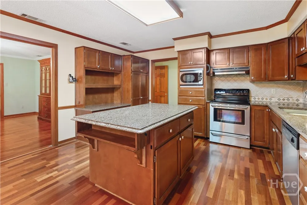 123 Rose Dhu Road Savannah, GA 31419