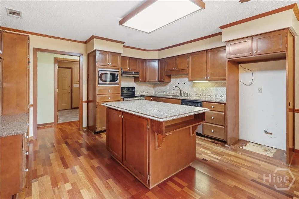 123 Rose Dhu Road Savannah, GA 31419