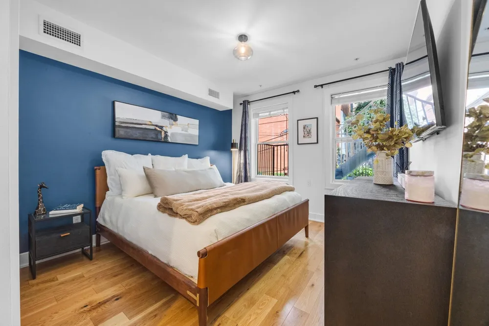 208 YORK ST Jersey City, NJ 07302