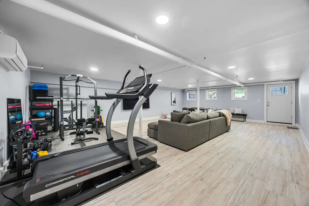 208 YORK ST Jersey City, NJ 07302