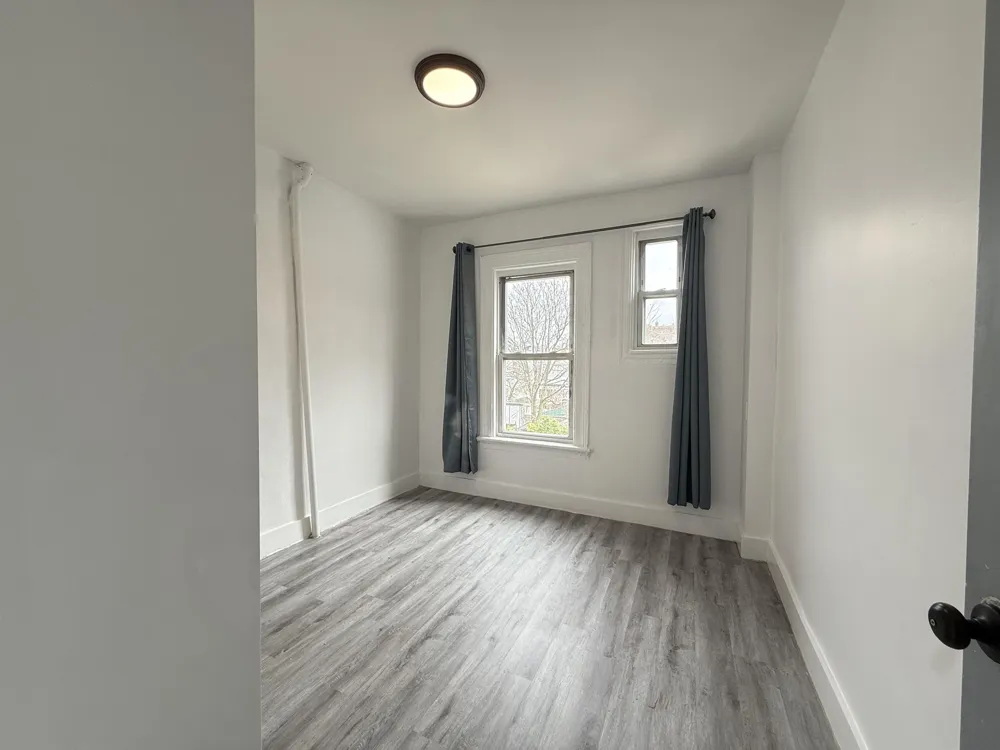 270 1/2 SUMMIT AVE Jersey City, NJ 07306