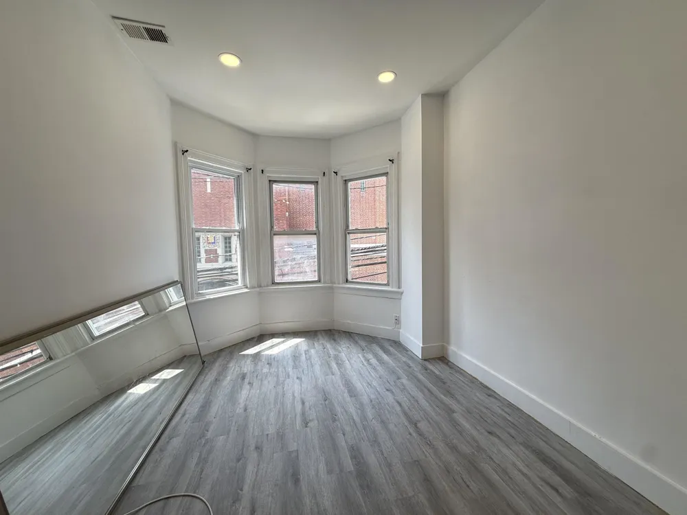 270 1/2 SUMMIT AVE Jersey City, NJ 07306