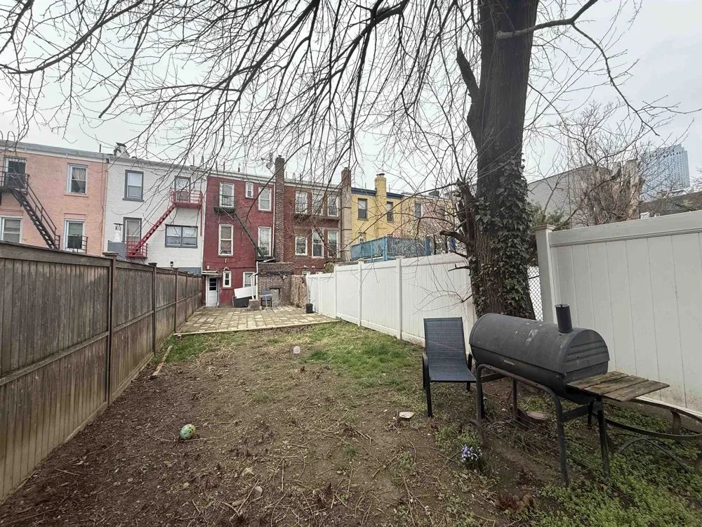 270 1/2 SUMMIT AVE Jersey City, NJ 07306