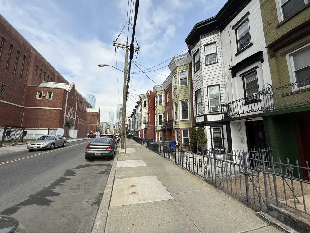 270 1/2 SUMMIT AVE Jersey City, NJ 07306